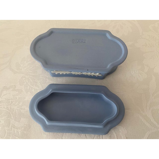 Cornflower Blue Late 20th Century Unique Wedgwood White on Blue Trinket Pomona Box 7791 in Original Box Mint Condition For Sale - Image 8 of 12