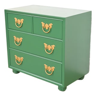 Henredon Mid-Century Hollywood Regency Chinoiserie Green Lacquered Bedside Chest, Newly Refinished For Sale