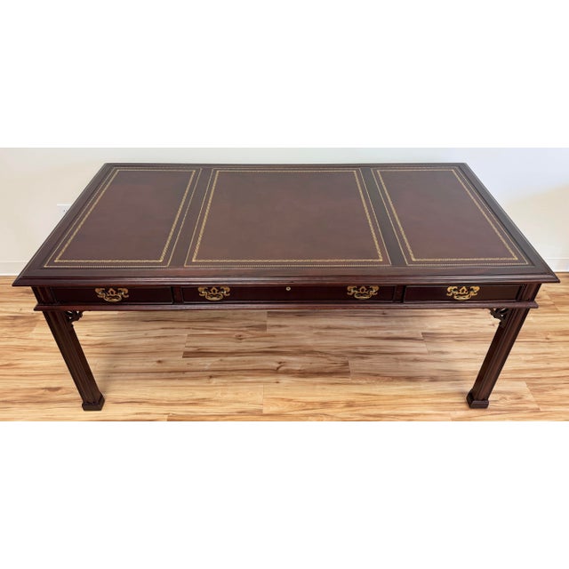 Chinoiserie Vintage Sligh-Lowry Chippendale Style Leather Top Mahogany Executive Desk For Sale - Image 3 of 12