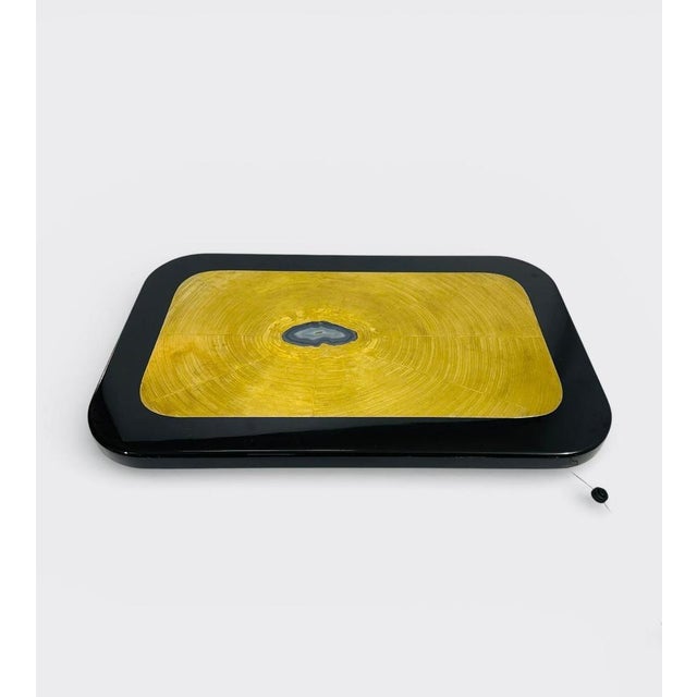 Coffee table etched brass and black resin inlaid an agate that lights up by Lova Creation in perfect condition. An iconic...