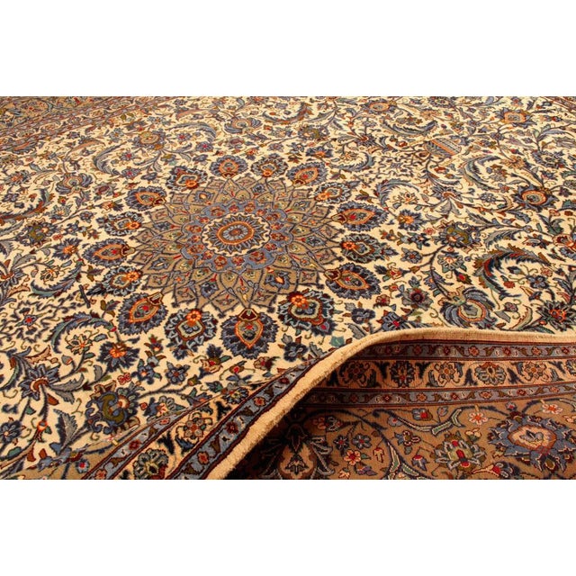 Middle Eastern Rug in Wool For Sale - Image 6 of 9