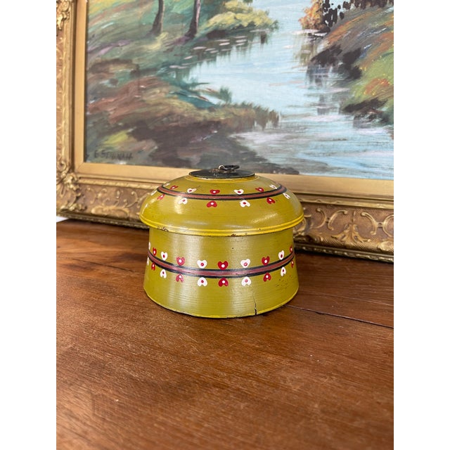 Folk Art Vintage Hand-Painted Lacquered Wood Lidded Box With Heart Motif. For Sale - Image 3 of 9