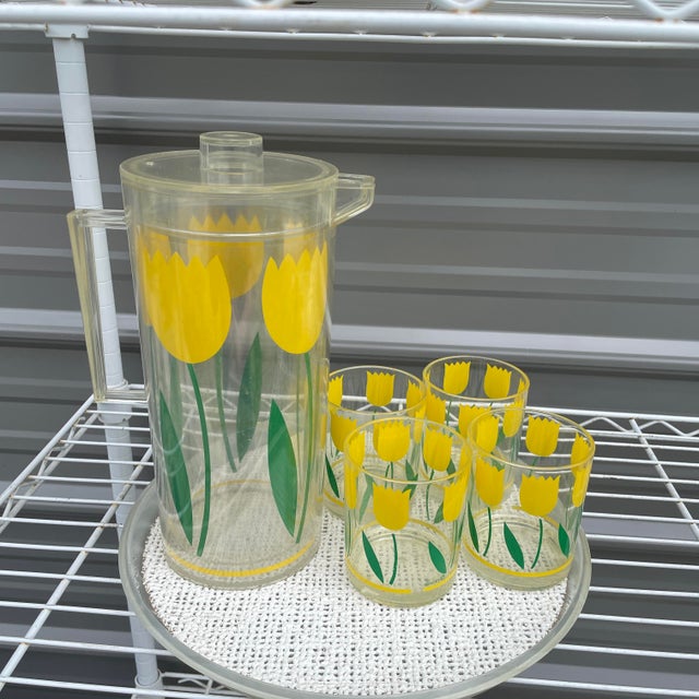 Mid 20th Century Acrylic Yellow Tulips Beverage Service- 6 Pieces For Sale - Image 4 of 10
