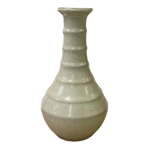 Chinese Ceramic Crackle Pattern Light Celadon GuanWare Vase