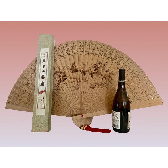 1970s The Eight Wild Horses Large Chinese Sandalwood Fan, Boxed For Sale - Image 5 of 9