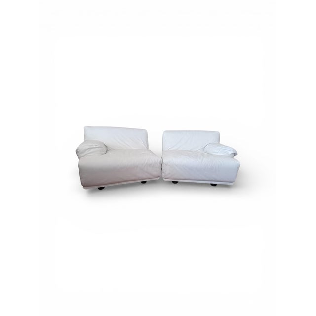 The Fiandra sofa is a modular designer sofa, originally designed in 1975 by Vico Magistretti for the Italian furniture...