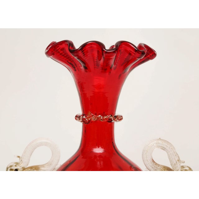 Red Venetian Vase With Double Swan Handles, 24-Karat Gold Inclusion For Sale - Image 4 of 8