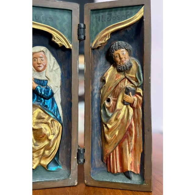 Late Gothic Polychromed Wooden Triptych Relief of Madonna and Child with Saints, 15th–16th Century For Sale - Image 4 of 18