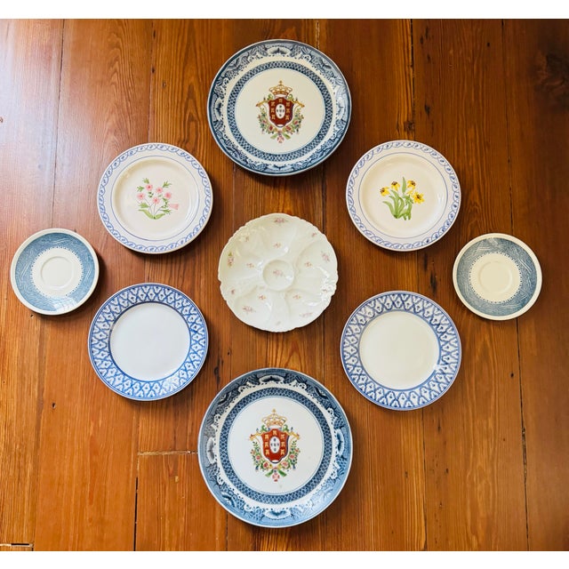 Late 20th Century Late 20th Century Pair of Blue and White and Floral Armorial Plates For Sale - Image 5 of 5