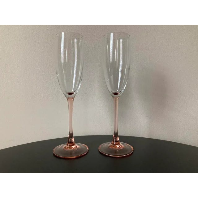 A beautiful set of two (2) crystal glass drinks flutes, USA, circa mid to late 20th century. Offering a sparkling set of 2...