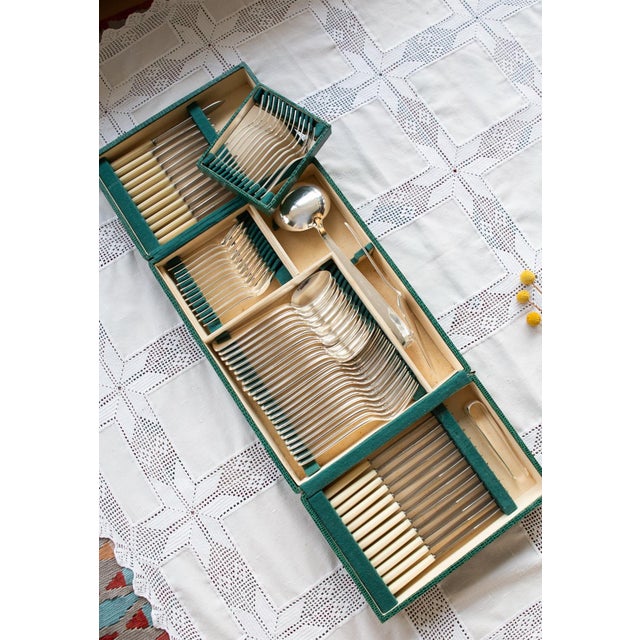Large French Cutlery Set for Twelve People from Le Couvert Français Coquille, 1930s, Set of 75 For Sale - Image 4 of 9