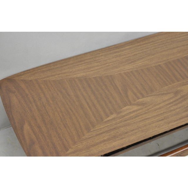Vintage Mid Century Modern Sculpted Walnut & Laminate Coffee End Table Set 3 Pc For Sale - Image 10 of 18