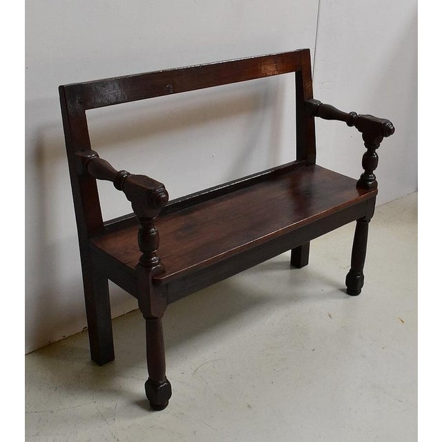 Small oak bench, Louis XIV style. Its seat, 105 cm long by 32 cm deep, can easily accommodate 2 people. Its backrest is...