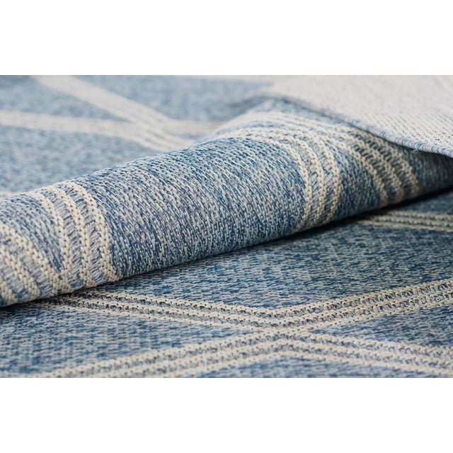 Momeni Contemporary Indoor/Outdoor Hampton Inlet Rug in Blue, 6'6" x 9' For Sale - Image 4 of 9