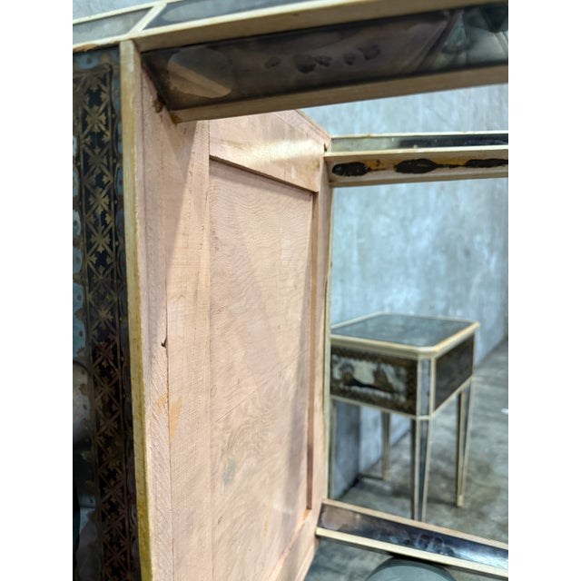 Pair of Églomisé Mirrored Chinoiserie Nightstands, Reverse-Painted One-Drawer For Sale - Image 13 of 17