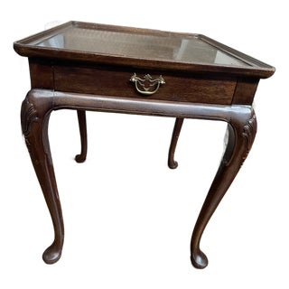 Vintage Henredon Aston Court Collection, Queen Ann Style Mahogany Side Table For Sale