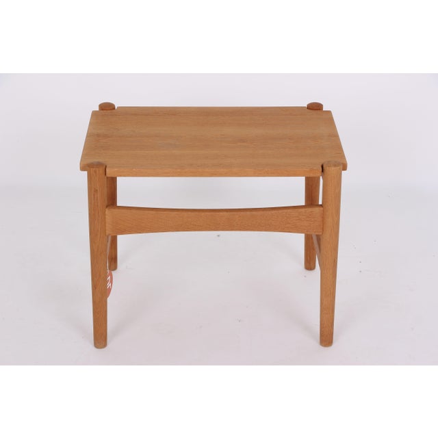 Small solid oak table with a small, reversible solid oak tabletop. The table was designed by Hans J. Wegner and...