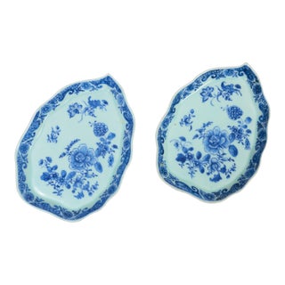 Pair Chinese Export Blue and White Qianlong Leaf-Shaped Dishes For Sale