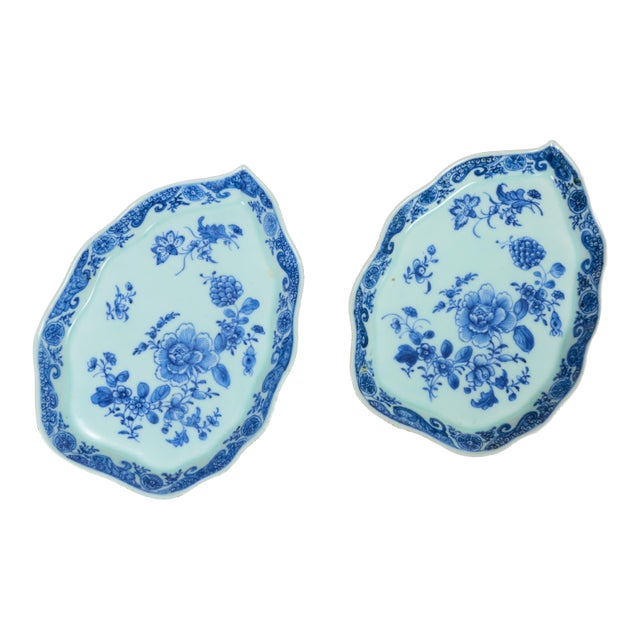 Pair Chinese Export Blue and White Qianlong Leaf-Shaped Dishes For Sale