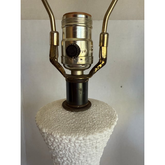 Mid 20th Century Hollywood Regency Textured White Ceramic Table Lamps With Sculptural Wood Bases - Pair For Sale In Los Angeles - Image 6 of 12