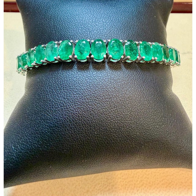 Metal 30 Carat Natural Emerald Cocktail Tennis Bracelet 14 Karat White Gold 7" For Sale - Image 7 of 8