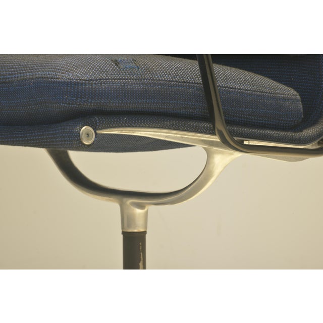 EA 208 Softpad Aluchair by Charles and Ray Eames for Herman Miller, 1970s For Sale - Image 14 of 15