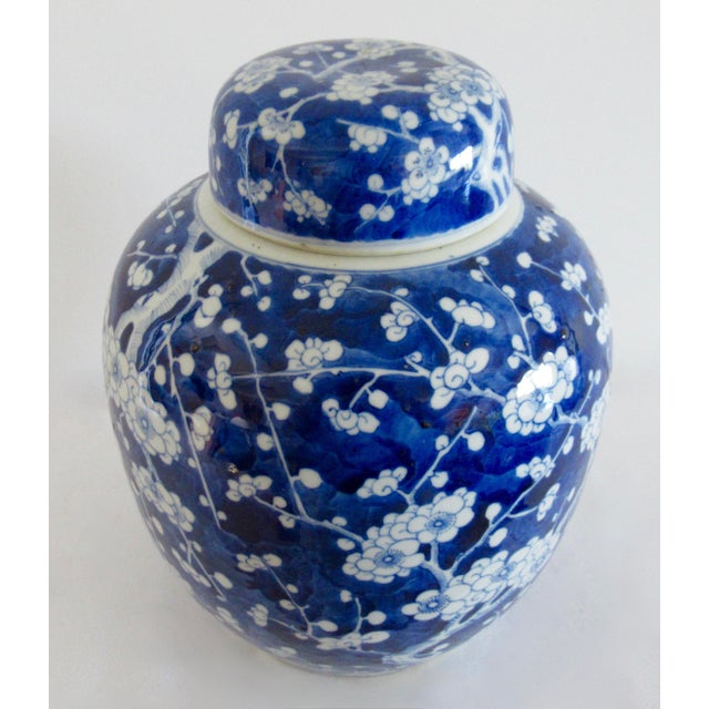 1940s Vintage Chinese Export Blue & White Chinoiserie Ginger Jars/Urns Emblazoned With Punis Flower Design Motif For Sale - Image 5 of 13