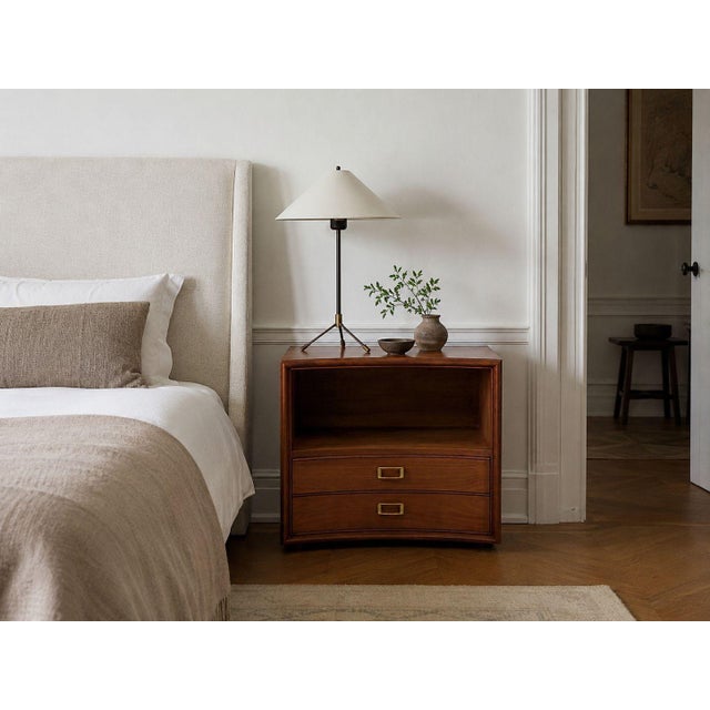 Paul Frankl, John Stuart, American Mid-Century Modern, Concave Nightstands, Walnut, Brass, USA 1950s Pair of fully...