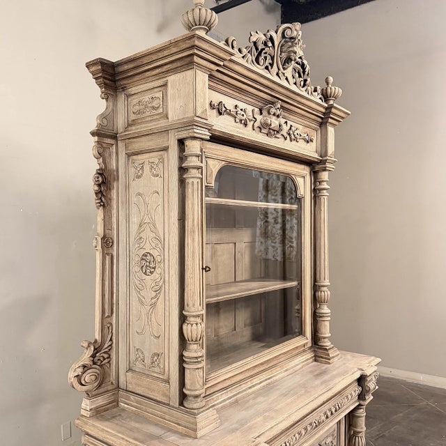 19th Century French Renaissance Revival Bookcase ~ Bibliotheque in Stripped Oak For Sale - Image 17 of 18