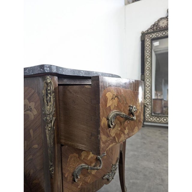 2000 - 2009 Louis Xv Style Bombé Commode in Floral Marquetry with Black Marble Top For Sale - Image 5 of 8