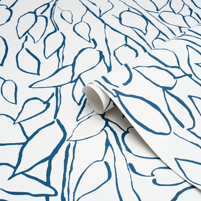Schumacher SAMPLE - Schumacher Solandra Vine Wallpaper In Navy For Sale - Image 4 of 4