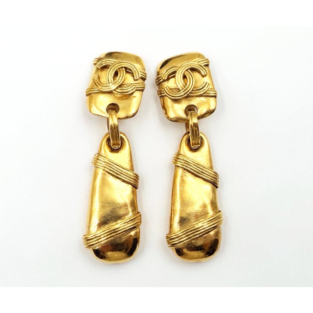 Chanel Chanel Rare Vintage Gold Plated CC Rectangle Tear Drop Stripe Large Clip on Earrings, A Pair For Sale - Image 4 of 6