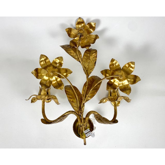 Italian Florentine Wall Sconce in Gilt Metal with Curved Iron Leaves, 1960s For Sale - Image 6 of 9