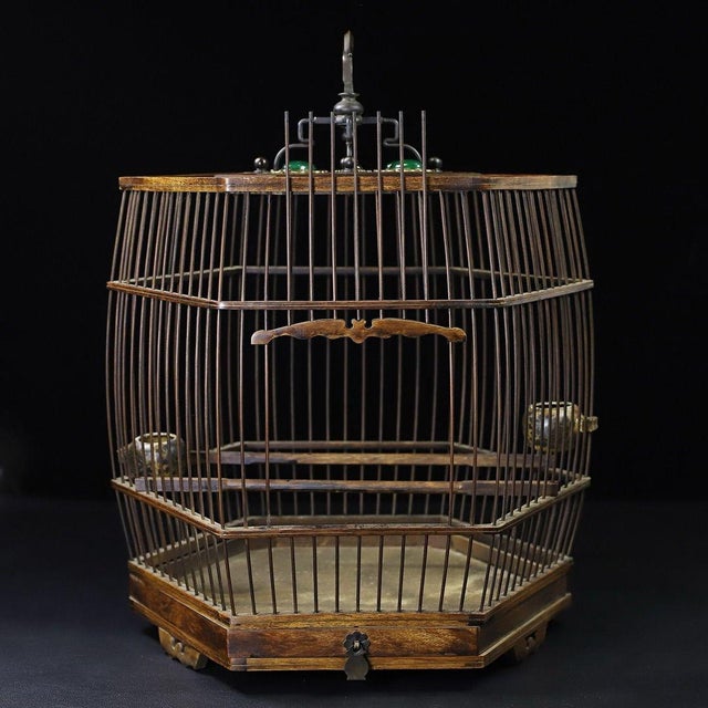 Dimensions: Height 42cm (16.54") x Diagonal Length 30.5cm (12.01") x Width 27cm (10.63") Weight: 1130 grams (approx. 2.49...