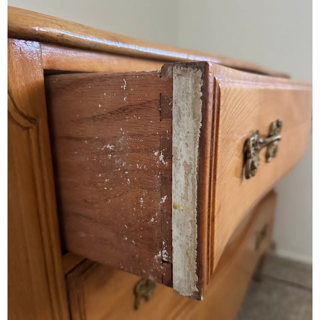 Vintage French Provincial 3-Drawer Commode For Sale - Image 4 of 5