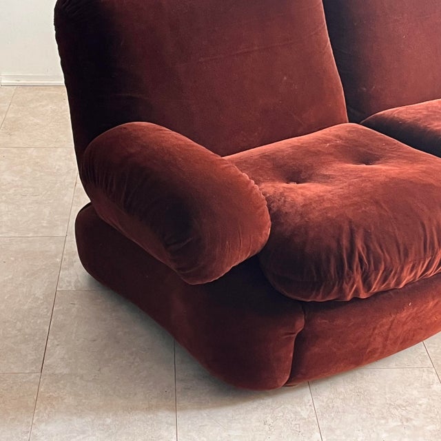 Mid-Century Modern Vintage Three-Seater Sofa in Burgundy Red Velvet, Italy, 1970s For Sale - Image 3 of 11