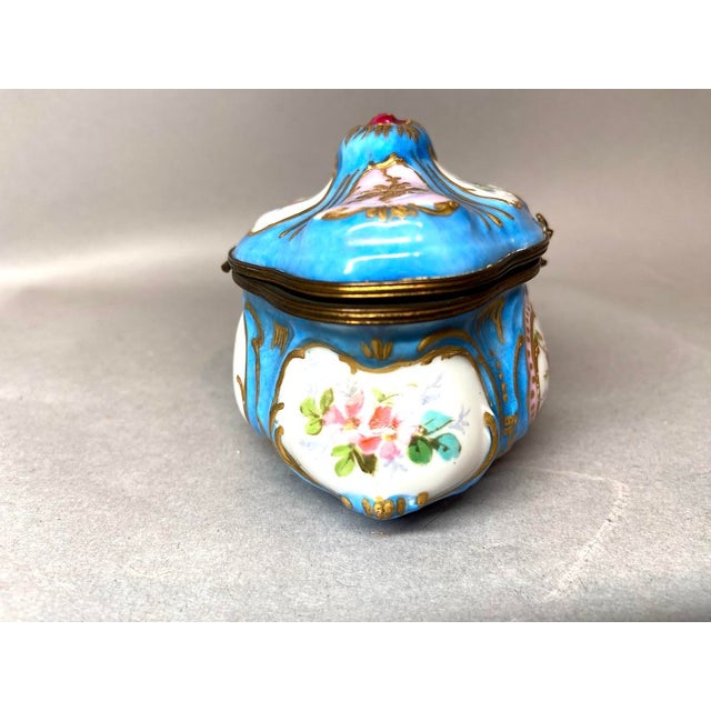 Manufacture de Sevres 1840s Sevres Louis XVI Turquoise Porcelain Box For Sale - Image 4 of 12