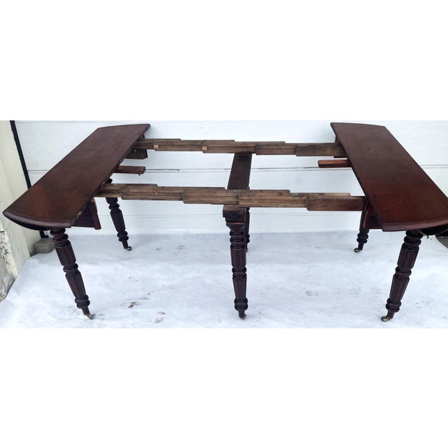 Antique English Victorian Oval Dining Table with Extendable Top, 19th Century For Sale - Image 4 of 18