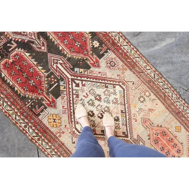 ✂ - - - - - m e a s u r e m e n t s: 3’9” x 8’6”, 114.3cm x 259.1cm, (wide end: 3’11”, 119.4cm), 11 Lbs C O L O R S Base:...