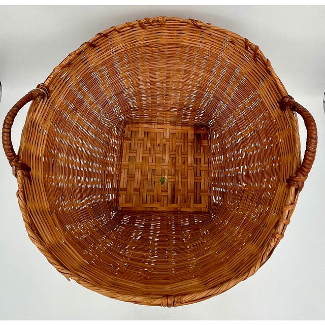 Vintage Handwoven Chinese Split Reed Tortiseshell Bamboo and Rattan Large Gathering Basket For Sale - Image 11 of 14
