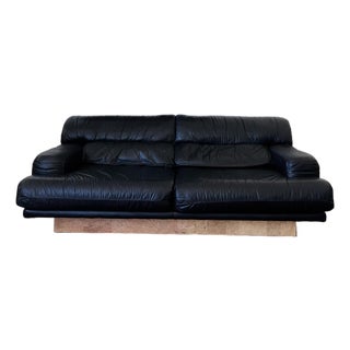 Sculptural 1980s Black Leather Sofa on Cork Plinth, De Sede Style For Sale