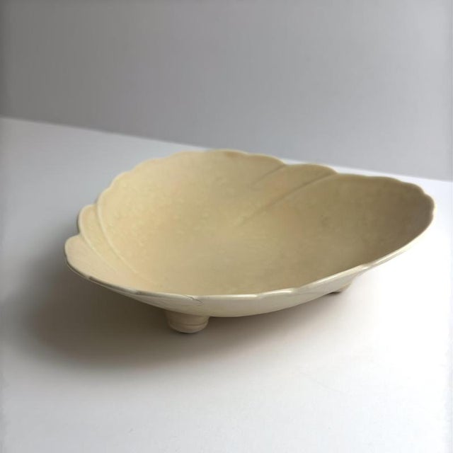 Art Deco Ceramic Triangular Candy Dish attributed to Crown Ducal, England, 1930s For Sale - Image 9 of 10