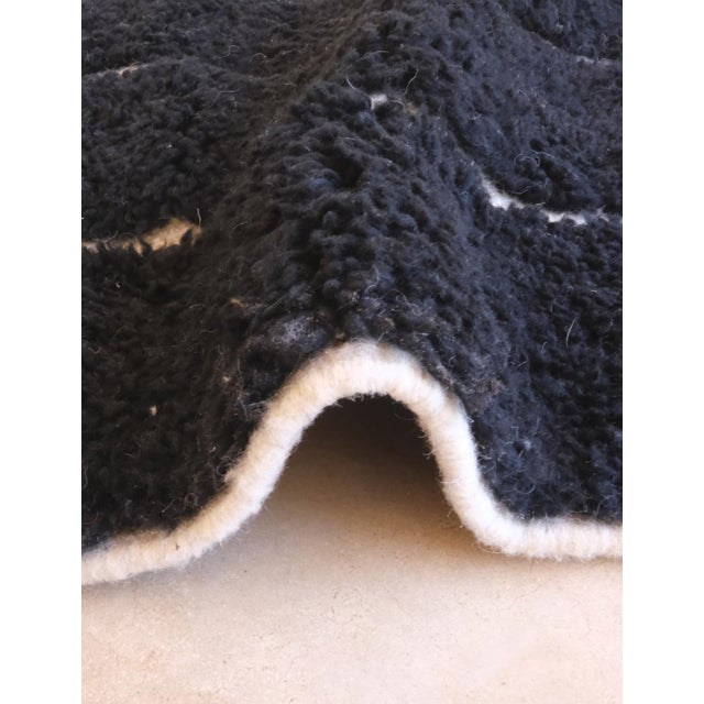 2020s Black & White Moroccan Handknotted Wool Rug - 9.9 X 6.6 Ft For Sale - Image 5 of 8