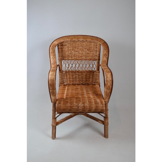 This elegant armchair combines traditional craftsmanship with a distinctive and highly decorative silhouette. Entirely...
