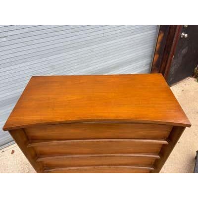 Mid 20th Century Mid-Century Modern 5 Drawer Dresser by Bassett Furniture, Walnut For Sale - Image 5 of 11