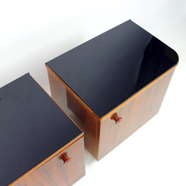 Art Deco Bedside Tables in Walnut and Black Glass, Czechoslovakia, 1940s, Set of 2 For Sale - Image 10 of 11