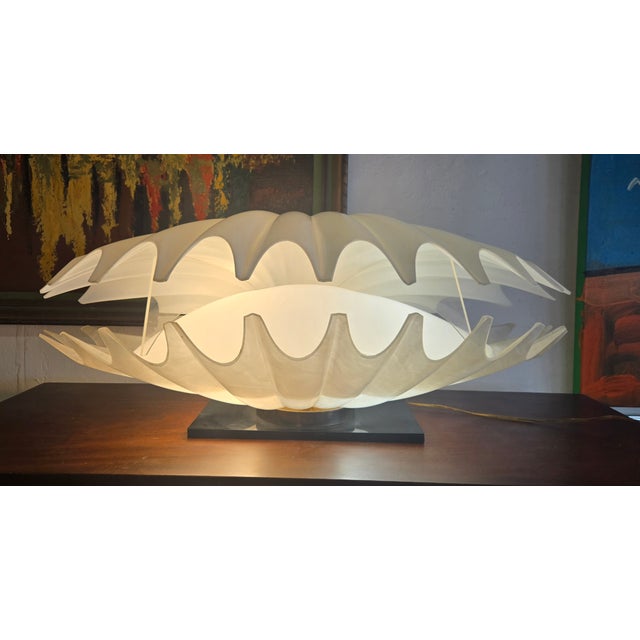 Beautiful and rare Rougier Clam Shell lamp made in Canada, hard to find in good condition, great accent piece to any room....