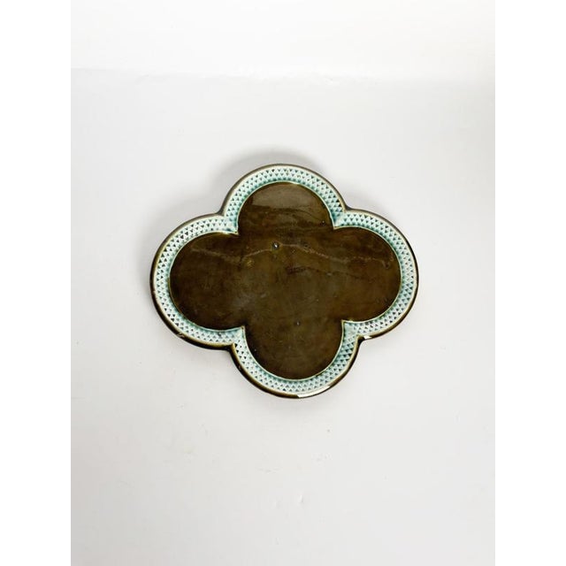 Clover-Shaped Ceramic Dish, France, 20th Century For Sale - Image 3 of 10