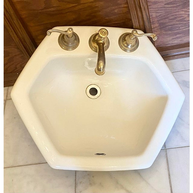 22-1/2” (57.2cm) wide 19” (48.3cm) tall Ditch the standard oval and embrace the striking lines of this Hexagonal Ceramic...