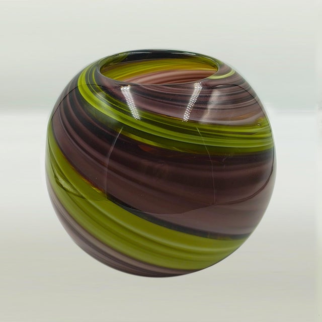 1960s Mid-Century Modern Spherical Murano Art Glass Vase With Swirling Ribbon Accents, 1960s For Sale - Image 5 of 8